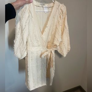 Stunning cream tie dress. Beautiful detailing and incredible flattering. Size M!